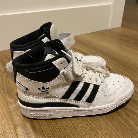 brand new forum mid adidas shoes
women’s size 6.5 - Picture 2 of 4